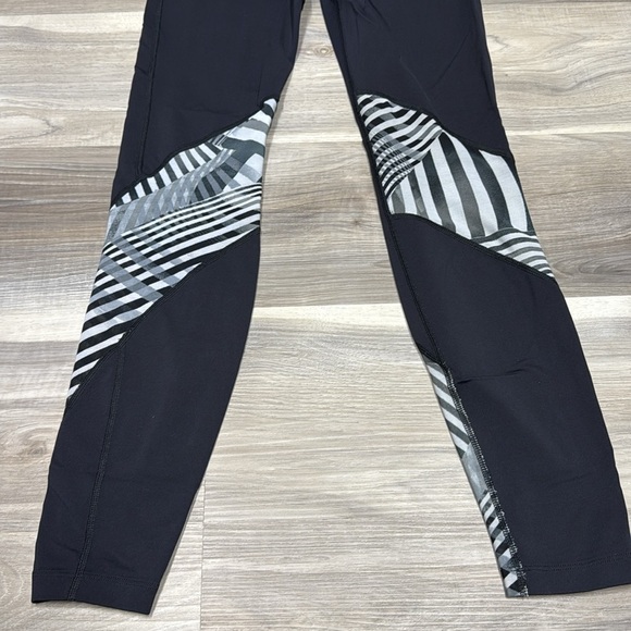 Nike Dri-FIT Black Leggings size small - Picture 6 of 7